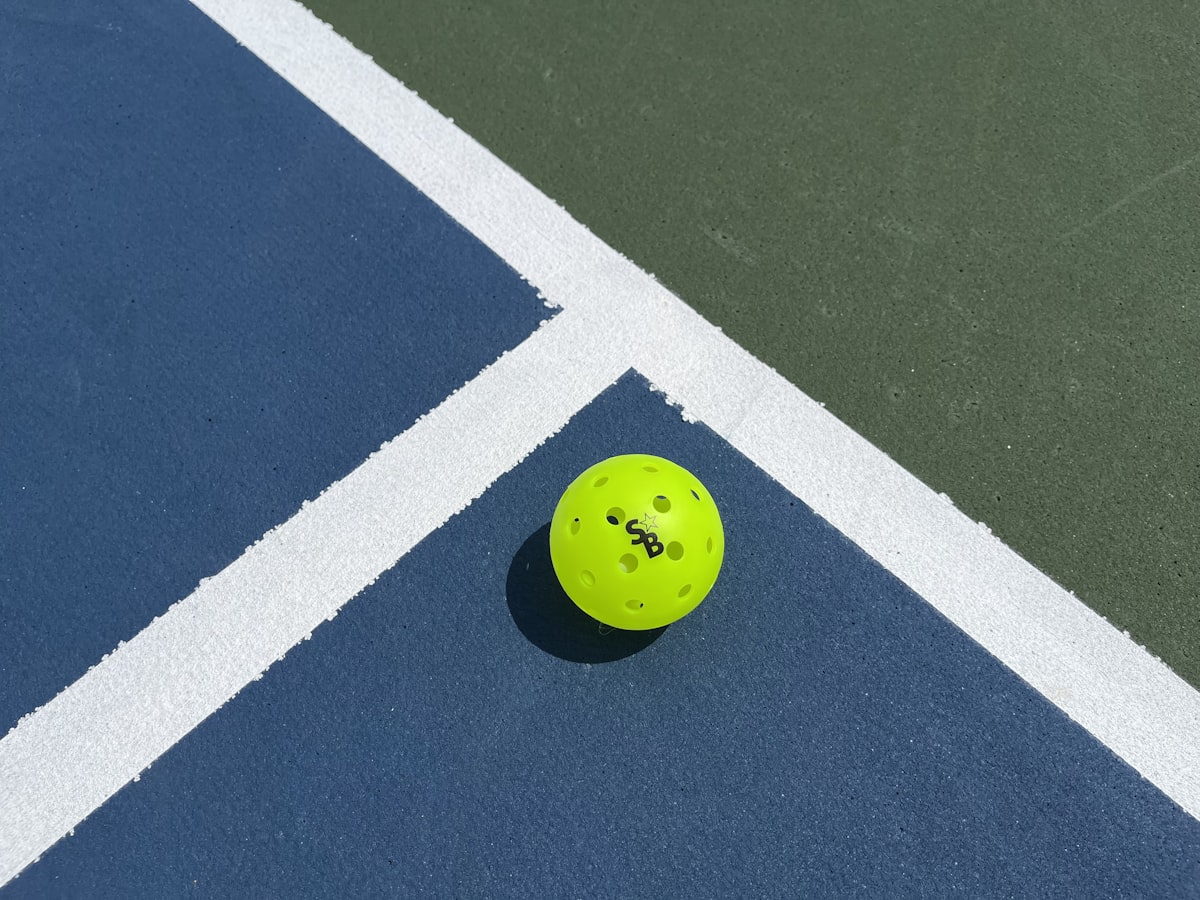 ピックルボールとは?初心者でも楽しめる新感覚スポーツをわかりやすく解説